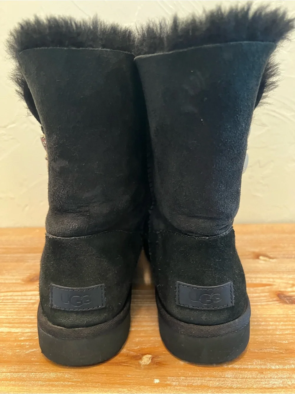 UGG Bailey Zip Black Short Shearling Booties. Women’s Size 8